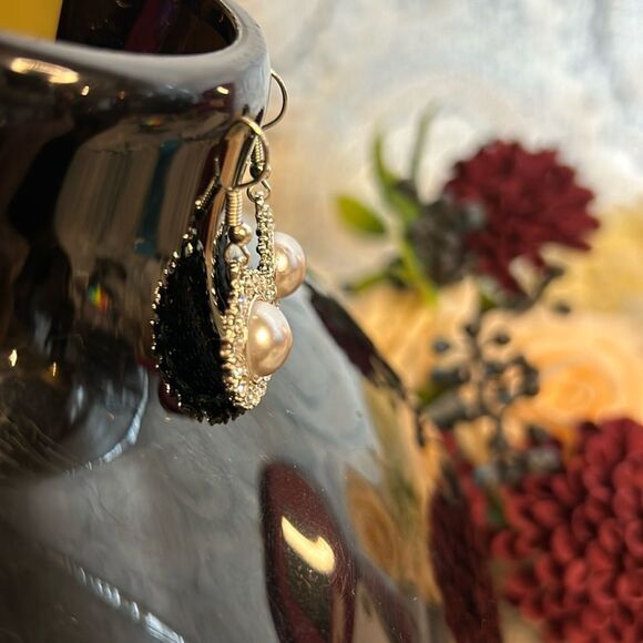 🐝Faux Pearl Earrings - Picture 4 of 4